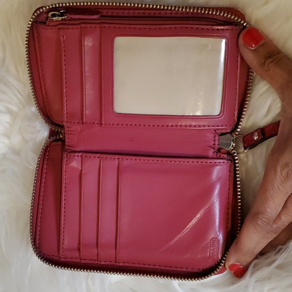 Authentic Coach Patent Leather Zip Around Wristlet Wallet in Pink - Picture 5 of 9